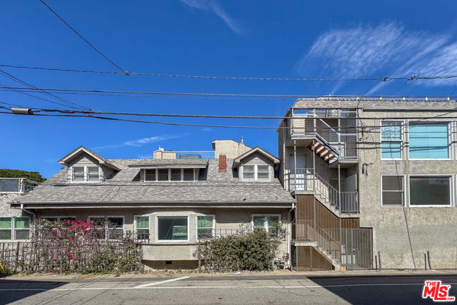 10 30th Avenue, Venice CA: https://media.crmls.org/mediaz/6e9df5c4-161f-499c-b3c5-57d431e5f71b.jpg