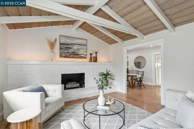 3115 Ebano Dr, Walnut Creek CA: https://media.crmls.org/mediaz/6e9e085c-57b9-4e13-ae3a-26154b0ea371.jpg