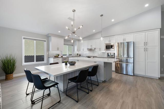 49771 Lincoln Drive, Indio CA: https://media.crmls.org/mediaz/6e9ed275-fd25-4979-9b71-50806cdd74f2.jpg