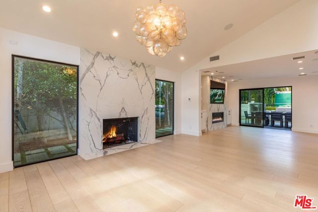 9823 Cardigan Place, Beverly Hills CA: https://media.crmls.org/mediaz/6e9ed6fd-714e-4a06-b6ff-8cf63633a846.jpg