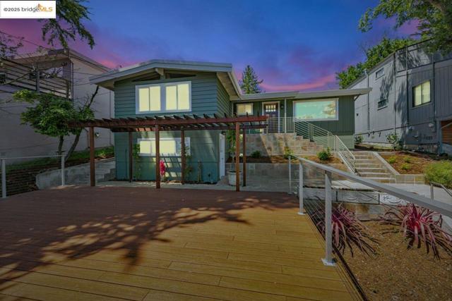 6815 Paso Robles Dr, Oakland CA: https://media.crmls.org/mediaz/6e9ee858-c162-4d99-80de-418b0268fa47.jpg