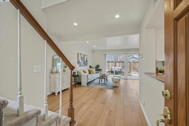 992 Del Norte Dr, Livermore CA: https://media.crmls.org/mediaz/6e9fb5eb-fad0-43ce-809a-f7ea7b54f671.jpg
