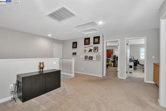 675 Merritt Ct, Discovery Bay CA: https://media.crmls.org/mediaz/6ea0cee4-c016-4295-b7ff-6a37c02097a7.jpg