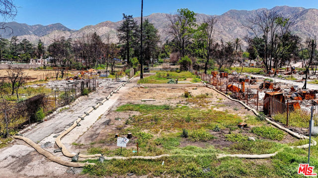 691 E Pine Street, Altadena CA: https://media.crmls.org/mediaz/6ea10a18-6090-4238-9323-a57d99e0508b.jpg