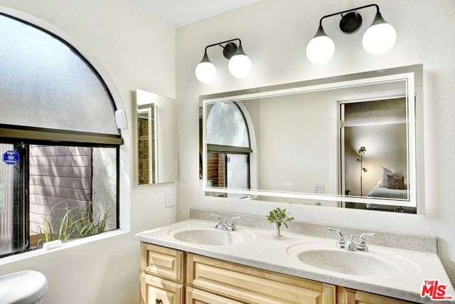 1979 Grace Avenue, Los Angeles CA: https://media.crmls.org/mediaz/6ea17ef4-c876-4786-ab58-4e44ebfaab76.jpg