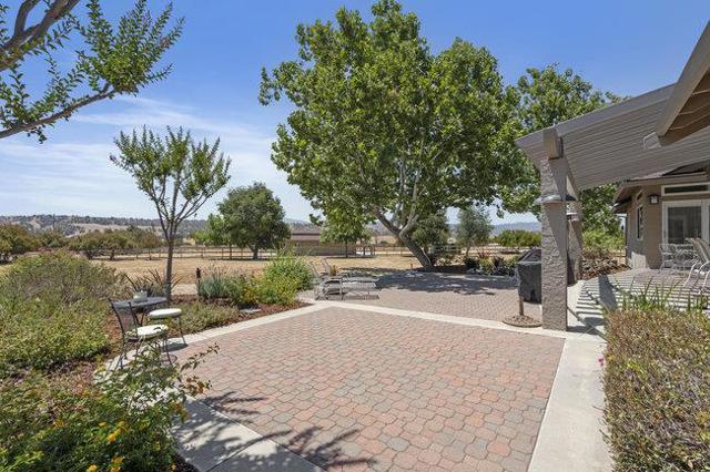 5636 Sundown Lane, Tres Pinos CA: https://media.crmls.org/mediaz/6ea19005-9ae3-4f90-813a-d2748988d333.jpg