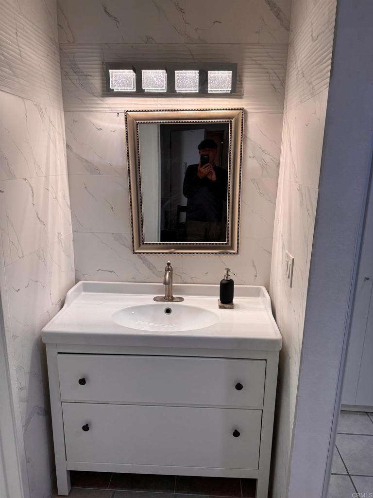 1605 Hotel Cir - photo 8