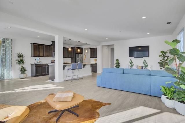 871 Cordoba Way, Hollister CA: https://media.crmls.org/mediaz/6ea207a6-7a82-4026-8344-5f5f3dbc77ae.jpg