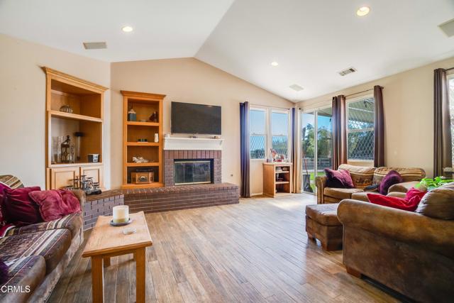 35135 Caprock Road, Santa Clarita CA: https://media.crmls.org/mediaz/6ea375ce-8b03-4d73-8c3e-605147c2a328.jpg