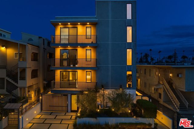 5832 Virginia Avenue, Los Angeles CA: https://media.crmls.org/mediaz/6ea3bc9b-74fc-45eb-9e29-473c0ba7dc2c.jpg