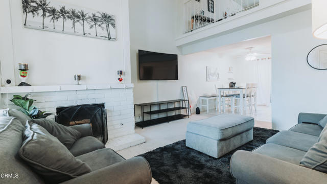 1020 Dunes Street, Oxnard CA: https://media.crmls.org/mediaz/6ea42f8b-020f-407b-a446-70d5beb87aab.jpg