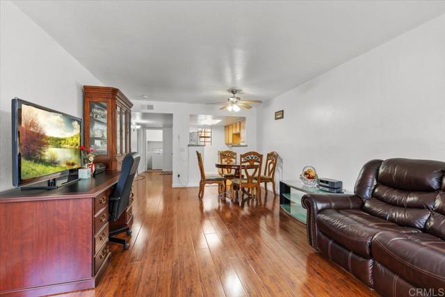 12059 Alta Carmel Ct, San Diego CA: https://media.crmls.org/mediaz/6ea4b478-bb3d-440f-93ac-0eb0c0859c21.jpg
