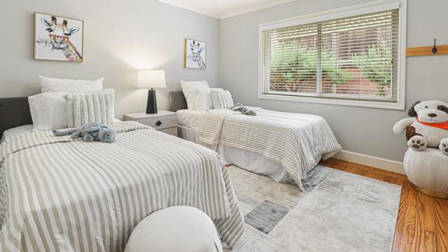 161 E Floresta Way, Portola Valley CA: https://media.crmls.org/mediaz/6ea4e40b-9d34-4e10-87c3-bc198e038394.jpg