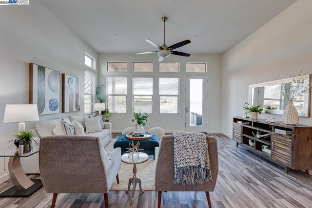 1440 Riva Trigoso Dr, Manteca CA: https://media.crmls.org/mediaz/6ea4e460-934d-43d6-8b77-7bb0ec94ad02.jpg