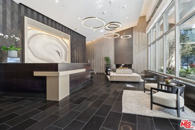 1155 S Grand Avenue, Los Angeles CA: https://media.crmls.org/mediaz/6ea5378d-24c2-4a4c-9263-e2b448d5630b.jpg