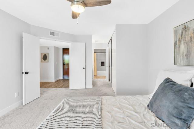 Image 14 of 42 For 17607 Pomerado Road  204