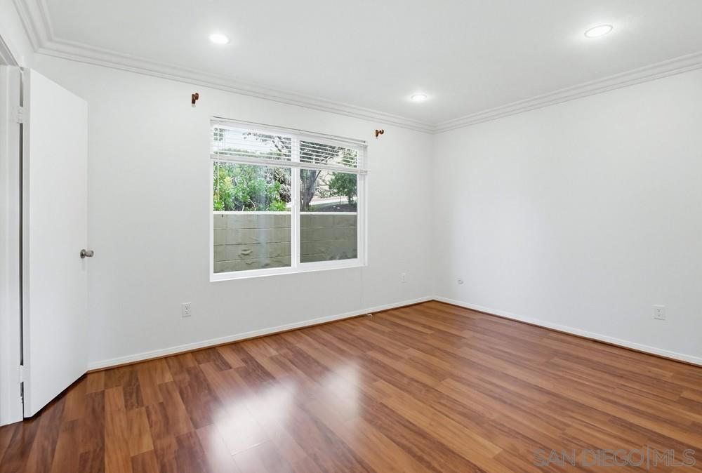 725 4th Ave - photo 16