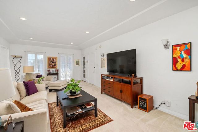 347 N Curson Avenue, Los Angeles CA: https://media.crmls.org/mediaz/6ea5ba8b-aa04-4bc0-8cec-0533c77a1b67.jpg