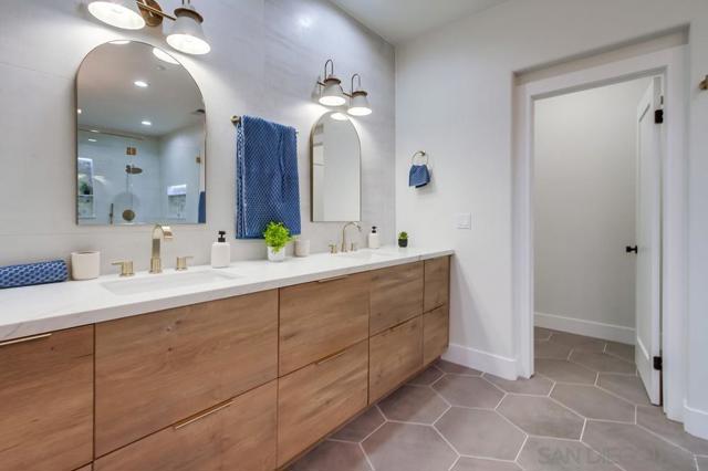 2482 San Clemente Ave, Vista CA: https://media.crmls.org/mediaz/6ea5e1e9-9efa-48fb-ade2-dfa821827a4a.jpg