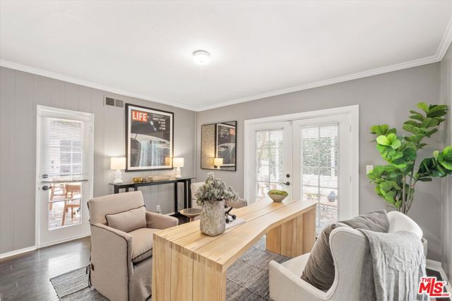 560 N Croft Avenue, West Hollywood CA: https://media.crmls.org/mediaz/6ea6c2c4-2a63-477e-8c77-be8ed0cd2999.jpg