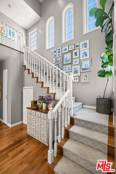 403 S Bundy Drive, Los Angeles CA: https://media.crmls.org/mediaz/6ea6fcc1-f671-4000-b505-51858c4c8232.jpg