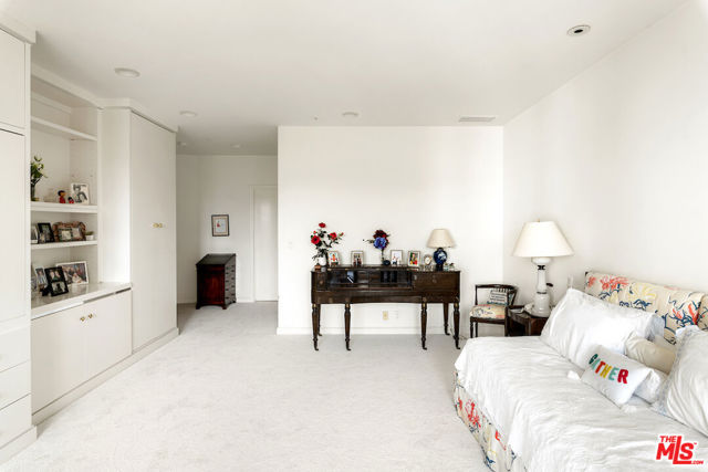 10580 Wilshire Boulevard, Los Angeles CA: https://media.crmls.org/mediaz/6ea71558-b686-4b64-b48b-550a190eb649.jpg