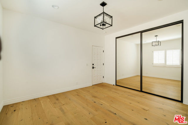 609 21st Place, Santa Monica CA: https://media.crmls.org/mediaz/6ea72d7d-2130-4839-a668-5dc496f90a25.jpg