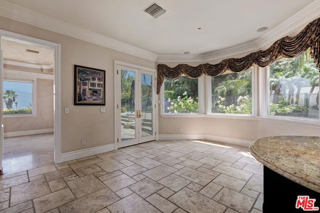 732 Saint Katherine Drive, La Canada Flintridge CA: https://media.crmls.org/mediaz/6ea7305c-eba2-44d5-9d75-937fb12d016c.jpg