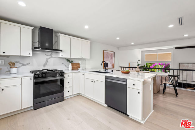 4715 La Villa Marina, Marina del Rey CA: https://media.crmls.org/mediaz/6ea7499f-abb6-463a-b4a4-59c28e6edaa1.jpg