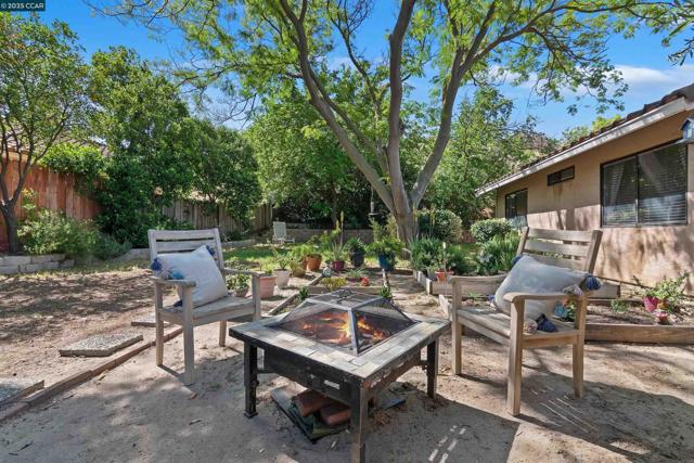 2628 Asilomar Dr, Antioch CA: https://media.crmls.org/mediaz/6ea77372-d413-4a75-ad52-c63bc155227a.jpg