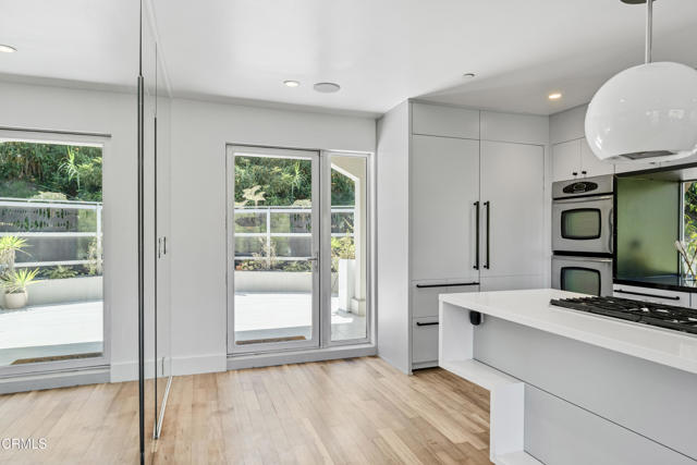 453 Frontenac Avenue, Los Angeles CA: https://media.crmls.org/mediaz/6ea79809-ff76-448d-90c1-dc502b34ebd2.jpg