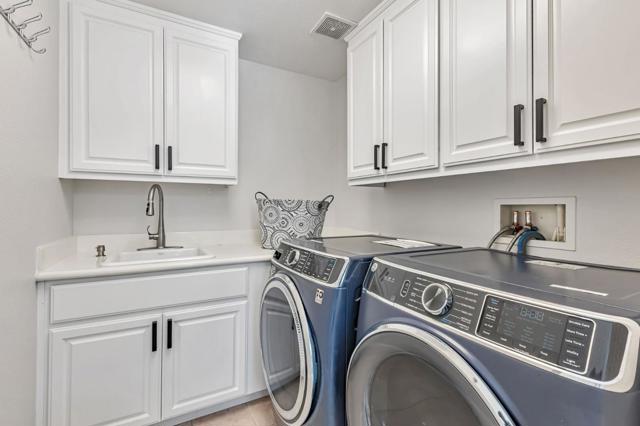 841 E River Parkway, Santa Clara CA: https://media.crmls.org/mediaz/6ea7eee9-f42e-440d-a4c8-75f5e26f377b.jpg