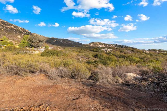 87 Presilla Dr, Jamul CA: https://media.crmls.org/mediaz/6ea802d3-24ec-4b59-ade7-90475d601de9.jpg