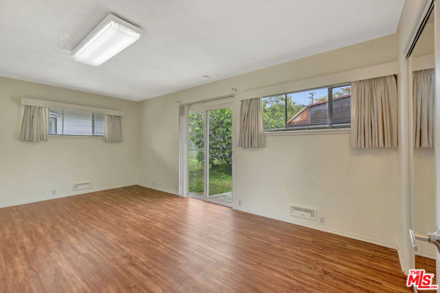9855 Emperor Avenue, Arcadia CA: https://media.crmls.org/mediaz/6ea83e6d-ca6d-411b-8cad-375668d87b05.jpg