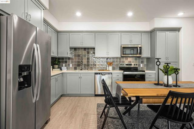 500 Somi Ct, Hayward CA: https://media.crmls.org/mediaz/6ea87be3-d2f9-4136-a8af-d0a30d2fb098.jpg