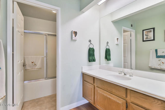 388 Country Club Drive, Simi Valley CA: https://media.crmls.org/mediaz/6ea88732-a1c9-4d97-92c2-5781ba5eec76.jpg