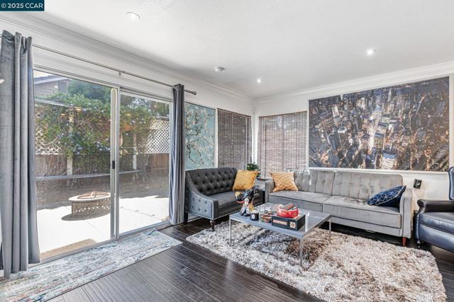 5103 Pioneer Way, Antioch CA: https://media.crmls.org/mediaz/6ea8dc11-4e24-4706-9174-85dfdfe03d77.jpg