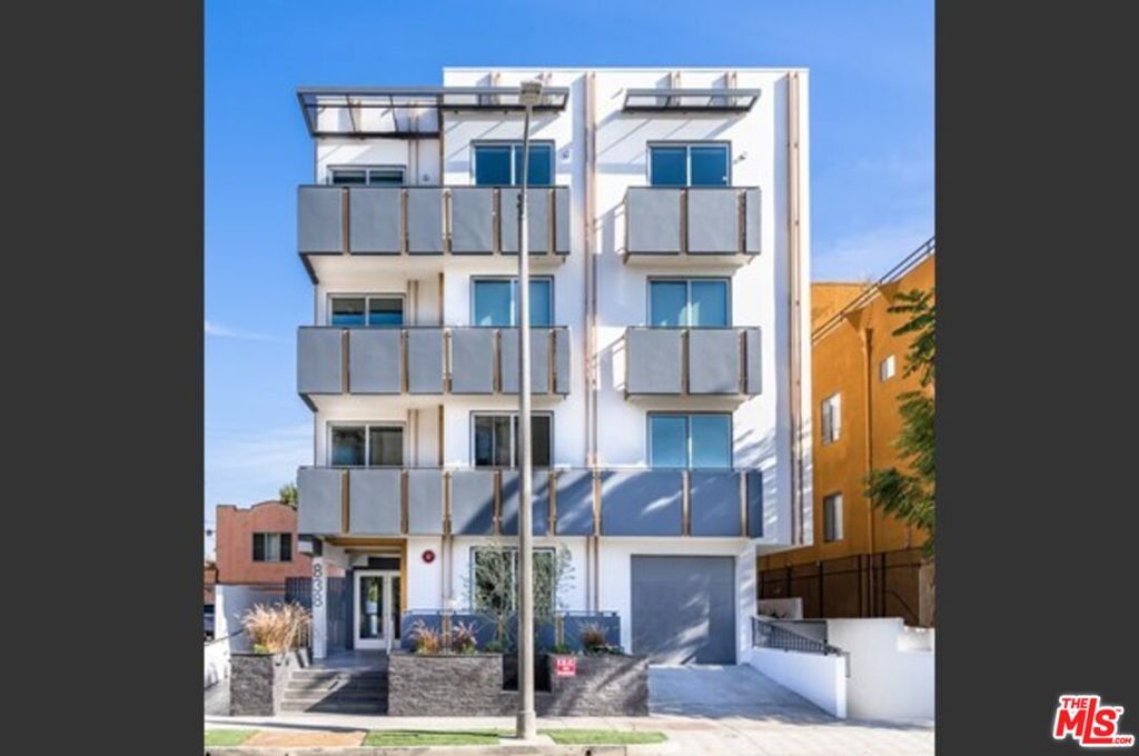 838 Hudson #301