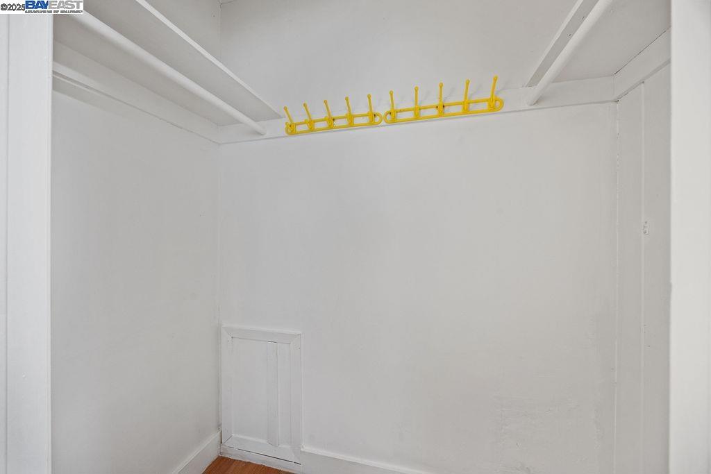 https://media.crmls.org/mediaz/6ea8fd04-403f-4973-813e-505794d13f45.jpg?preset=X-Large