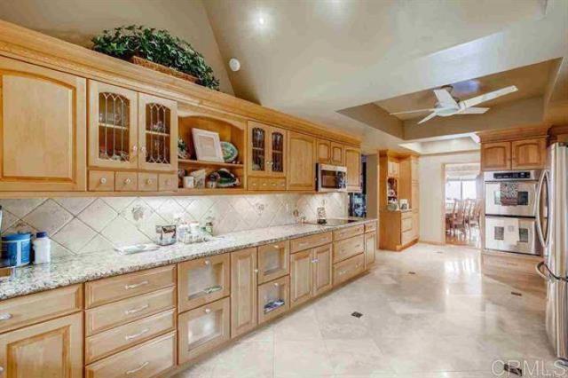 2081 Elevado Road, Vista CA: https://media.crmls.org/mediaz/6ea9be50-8933-415c-9146-b5275608ad1c.jpg