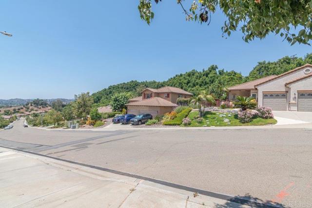 3137 E Valley Parkway, Escondido CA: https://media.crmls.org/mediaz/6eaa11be-c2e3-437c-a278-5765cf7c2963.jpg