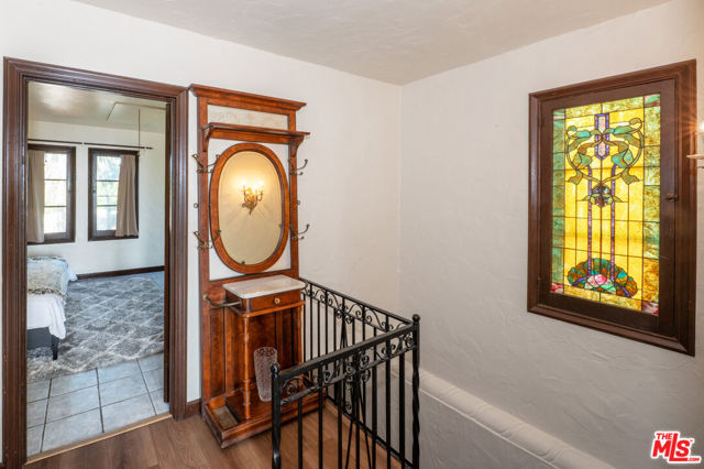 6655 Emmet Terrace, Los Angeles CA: https://media.crmls.org/mediaz/6eaa5f55-5905-4308-bfab-2097018456b4.jpg
