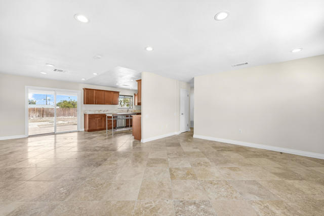 42720 Kansas Street, Palm Desert CA: https://media.crmls.org/mediaz/6eaa64fd-0d36-41e2-8997-a99aa69ed086.jpg