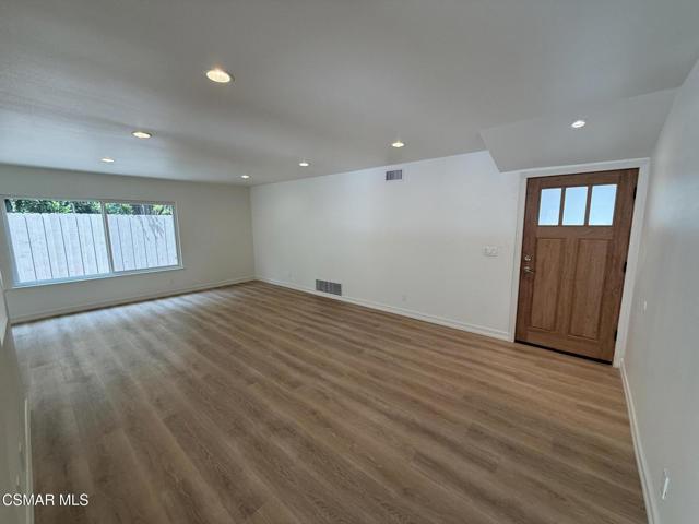 2203 Marter Court, Simi Valley CA: https://media.crmls.org/mediaz/6eaab5a5-5bee-44bc-aa82-19ff147bd133.jpg