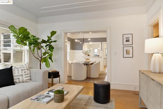 479 41st St, Oakland CA: https://media.crmls.org/mediaz/6eaadee4-1ef4-4135-bc2f-0469886c5ef7.jpg