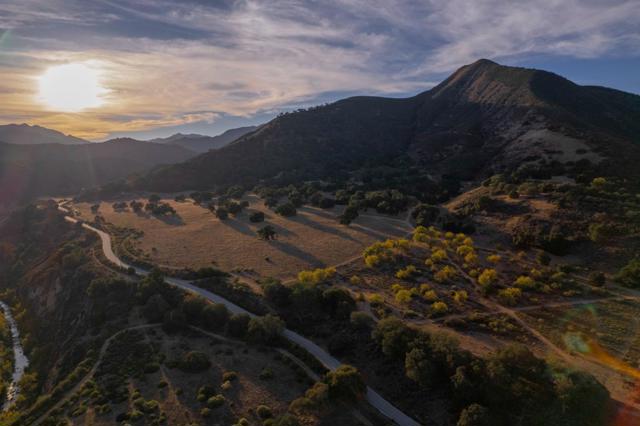 47275 Arroyo Seco Road, Greenfield CA: https://media.crmls.org/mediaz/6eab0d6b-e83f-466e-8079-6e8ae72d5a62.jpg