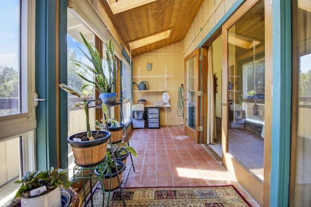 1222 Via Del Sol Road, Salinas CA: https://media.crmls.org/mediaz/6eabf84a-7c2c-4ad4-9466-6d4a42145bb6.jpg