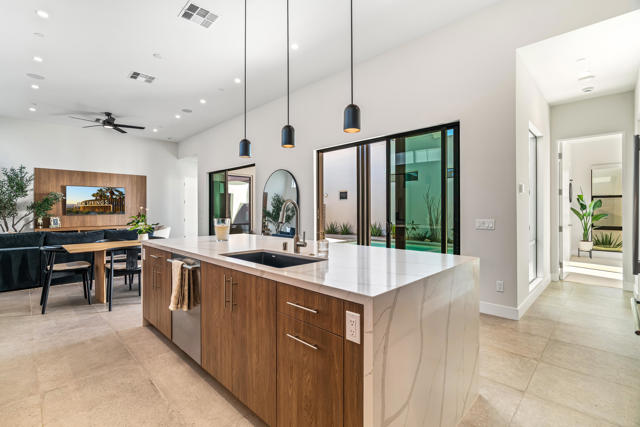 1346 Bacall Way, Palm Springs CA: https://media.crmls.org/mediaz/6eac70b0-9fdb-4905-83a8-296e0bbc25d6.jpg