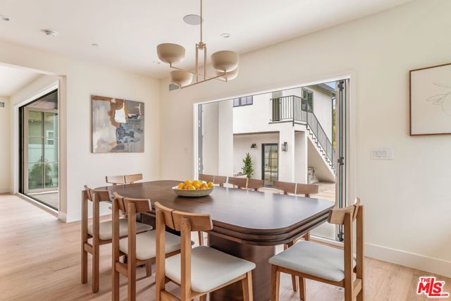 2455 23rd Street, Santa Monica CA: https://media.crmls.org/mediaz/6ead1050-ad3d-4bfc-b050-545fe0f994e4.jpg