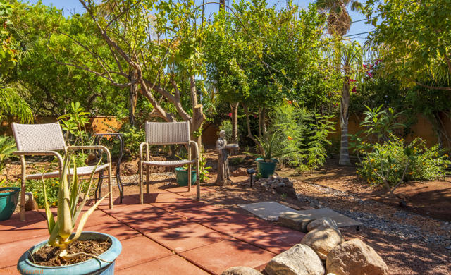 14 Gary Circle, Palm Springs CA: https://media.crmls.org/mediaz/6eaec8d1-3bdd-4c39-843d-ea915c3ed372.jpg